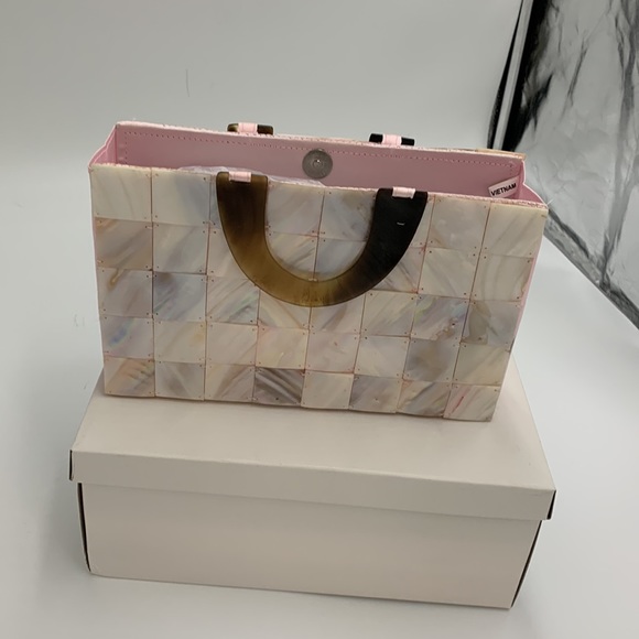 Pink Pearl shell bag - Picture 4 of 10